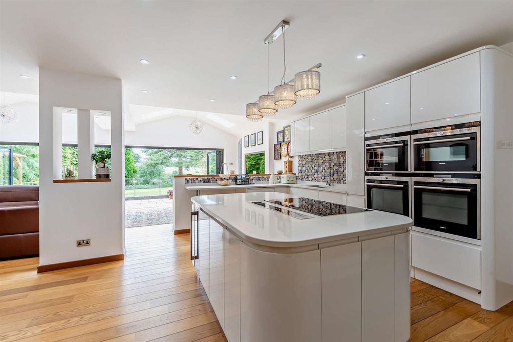 Property photo 3 of 35 8658780-Interior18-800.Jpg