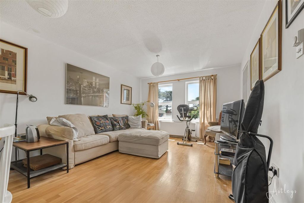 Property photo 3 of 11 Lounge/Dining Room
