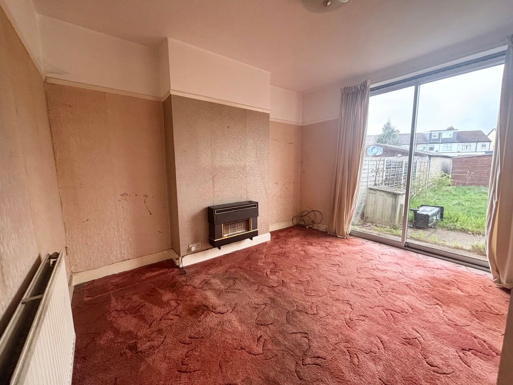 Property photo 3 of 10 Dining Room