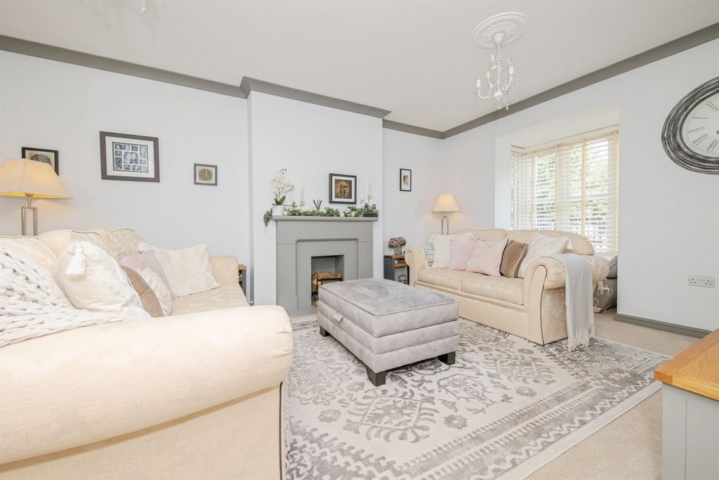 Property photo 2 of 27