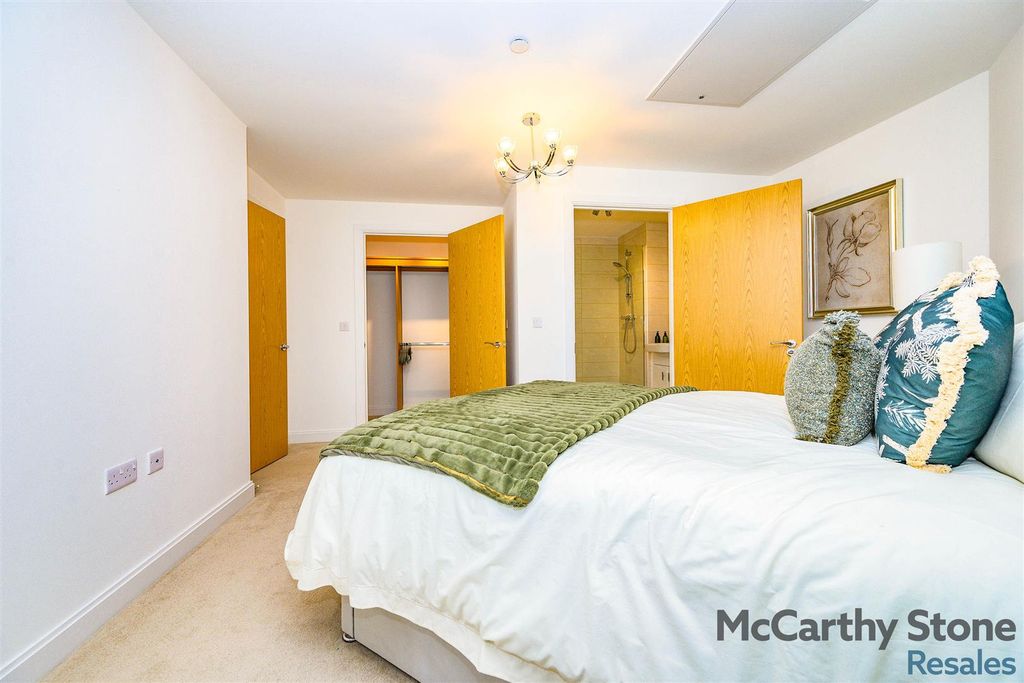 Additional image 6 of 2 bed flat for saleGreat North Road, Hatfield AL9