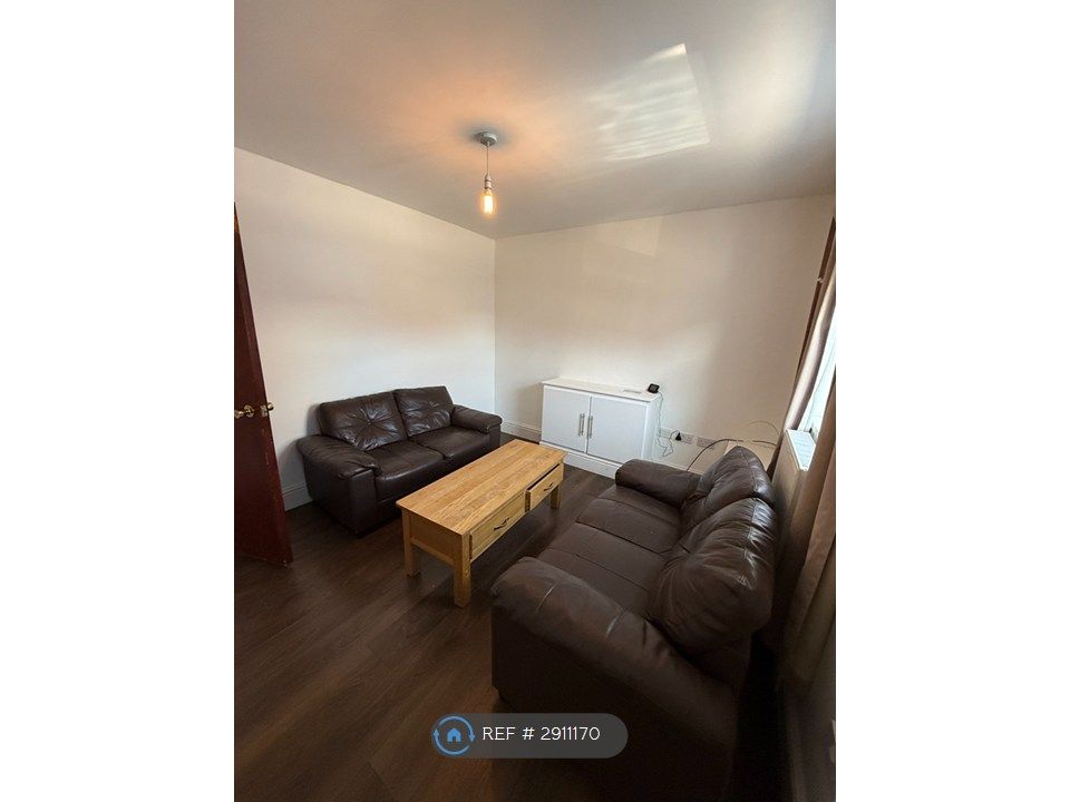 Property photo 1 of 12 Living Room