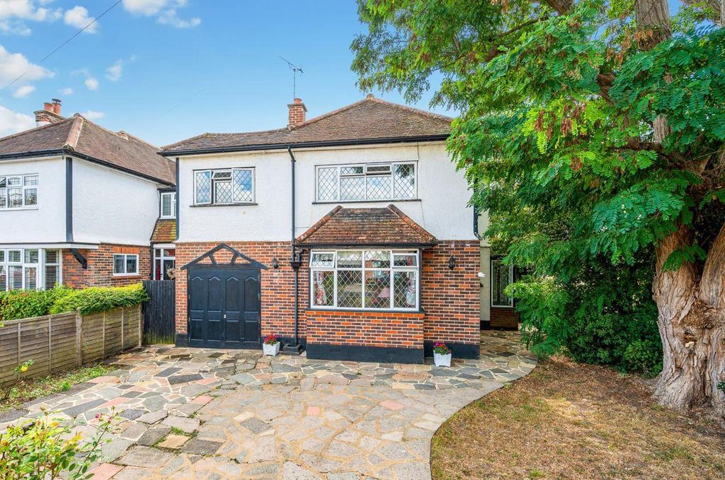 Property photo 1 of 19 New Front 42 Rutherwyke Cl.Png