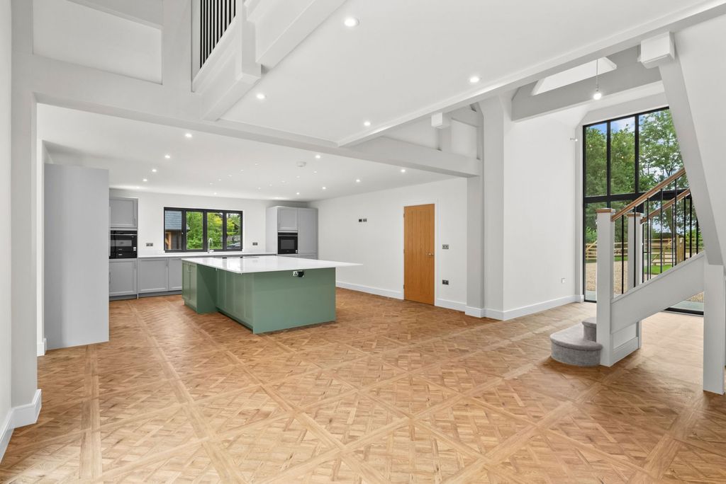 Property photo 2 of 28