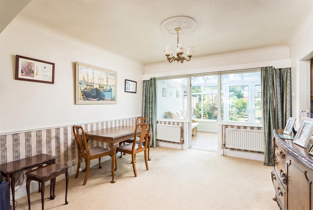 Property photo 3 of 20 13 Tredgold Avenue-09_Ai_Edit.Jpg