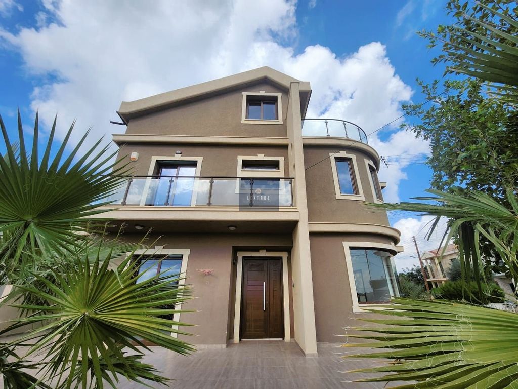 Property photo 1 of 18