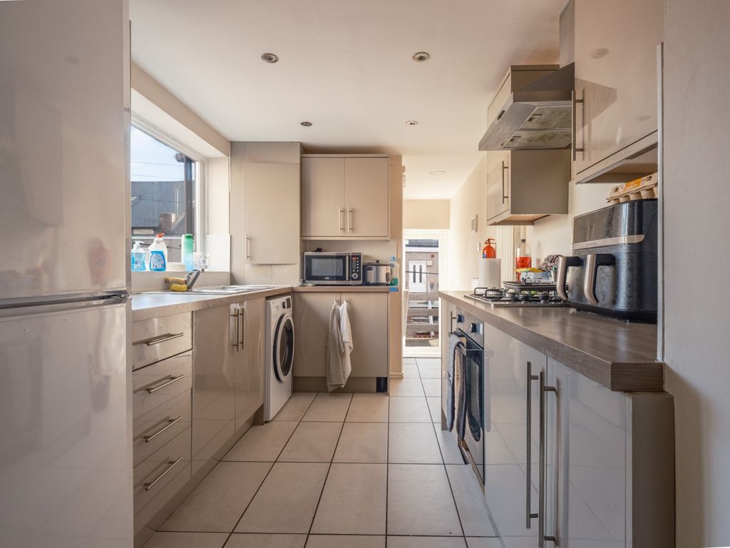 Property photo 2 of 11 3708042