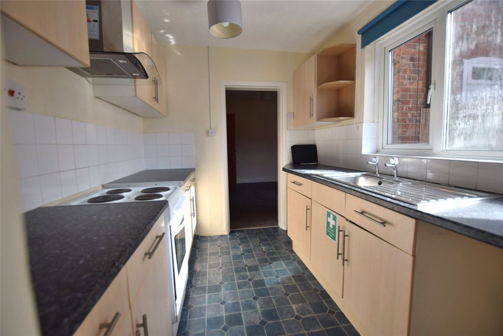 Property photo 3 of 11 Kitchen