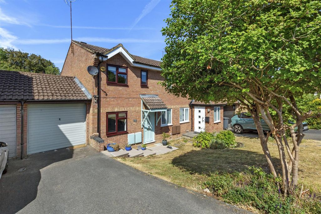 Property photo 1 of 17 Rushbrooke Close-13.Jpg