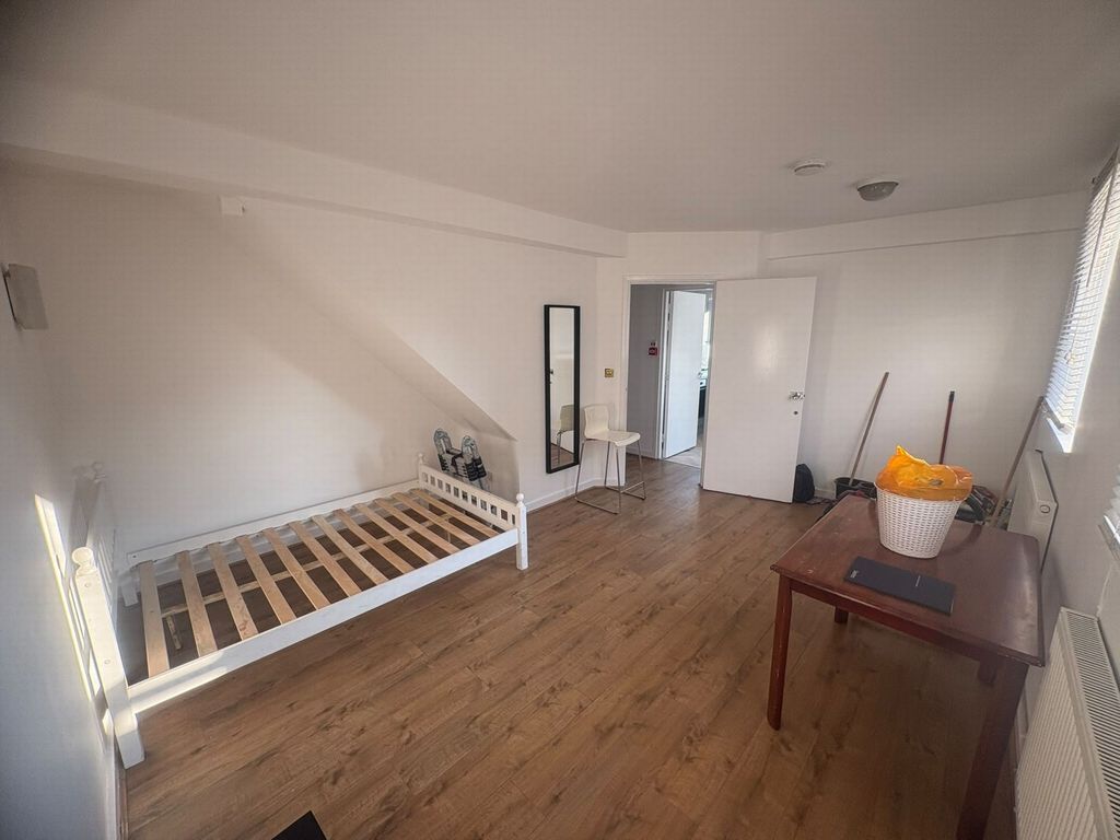 Property photo 1 of 13 Photo 12