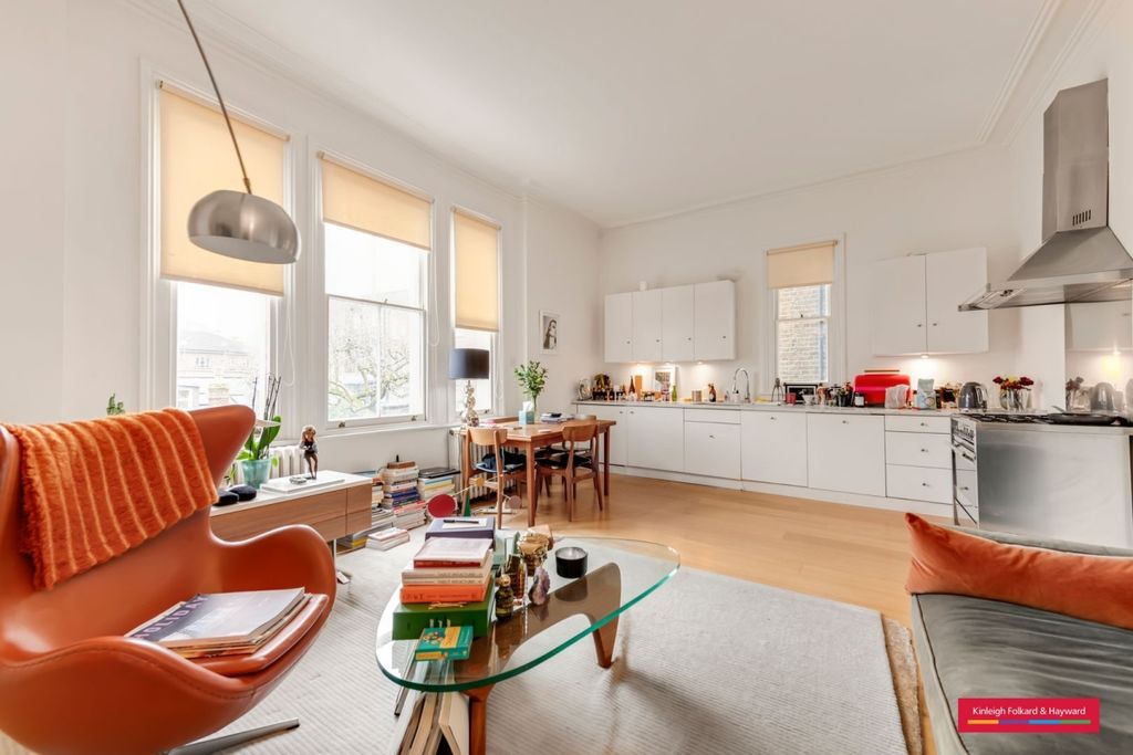 Property photo 3 of 8 Picture 3