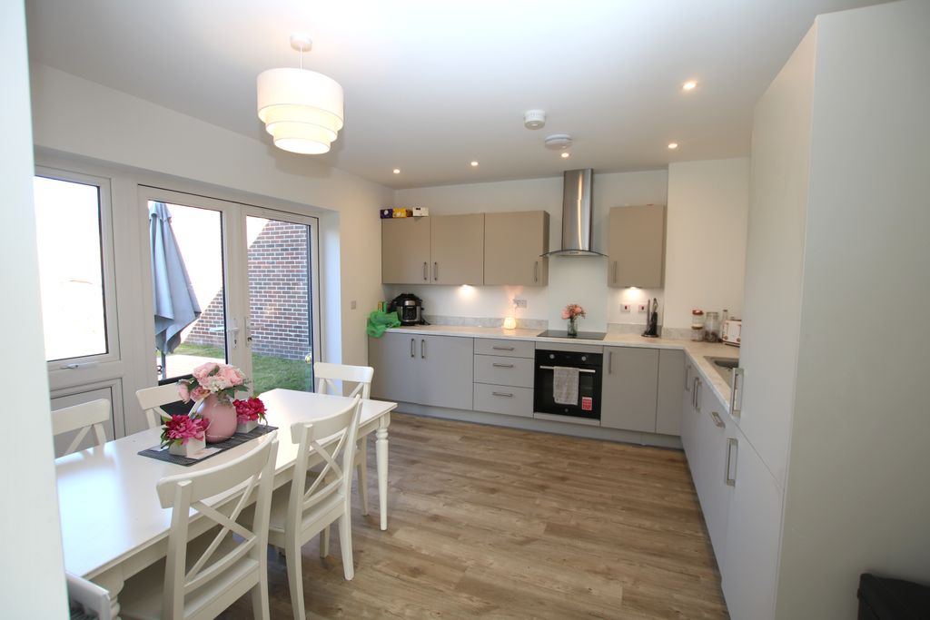 Property photo 2 of 12 4Mfc