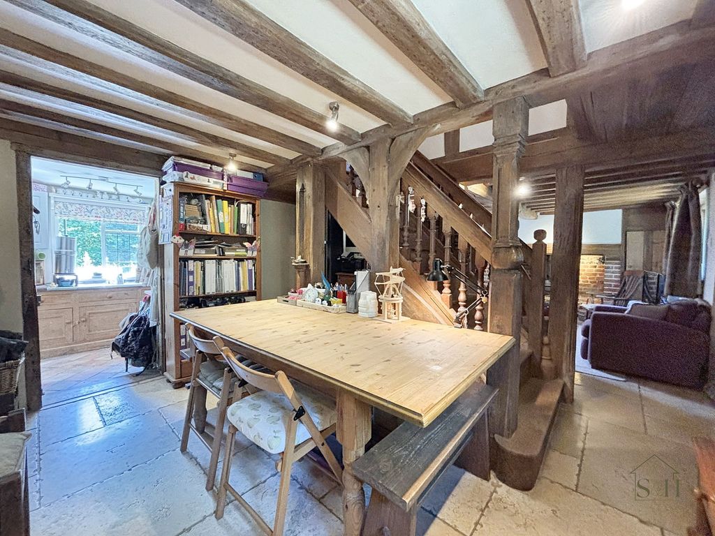 Property photo 2 of 31