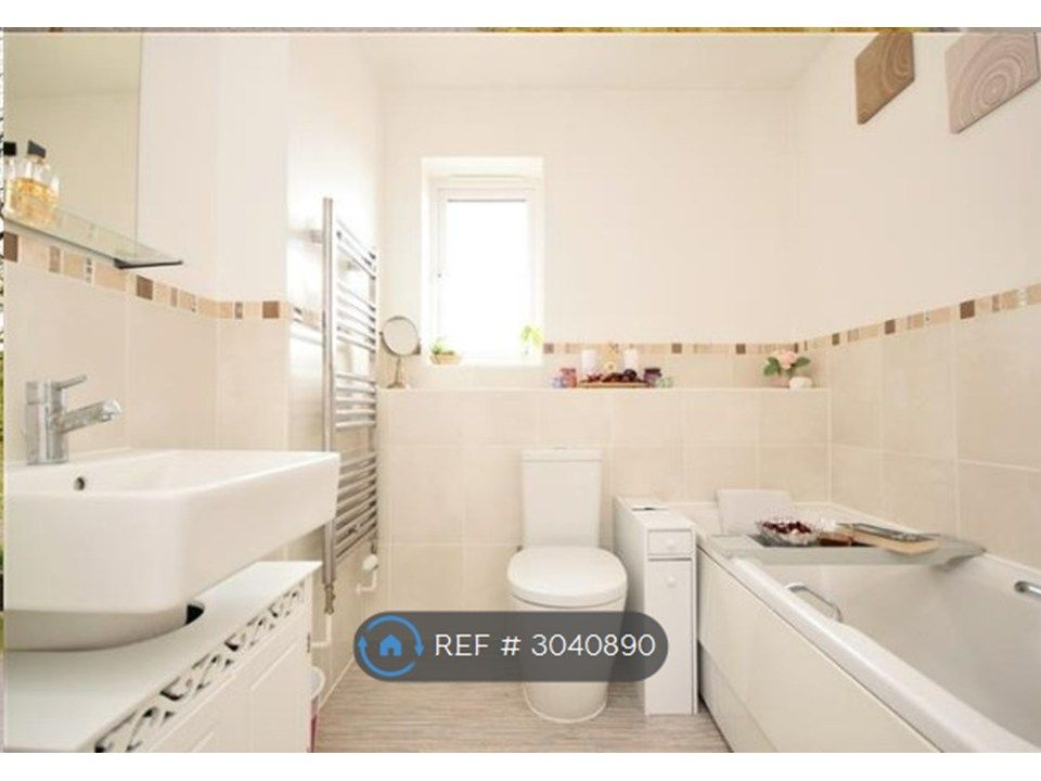 Property photo 2 of 10 Family Bathroom