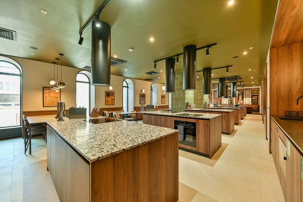 Property photo 3 of 32