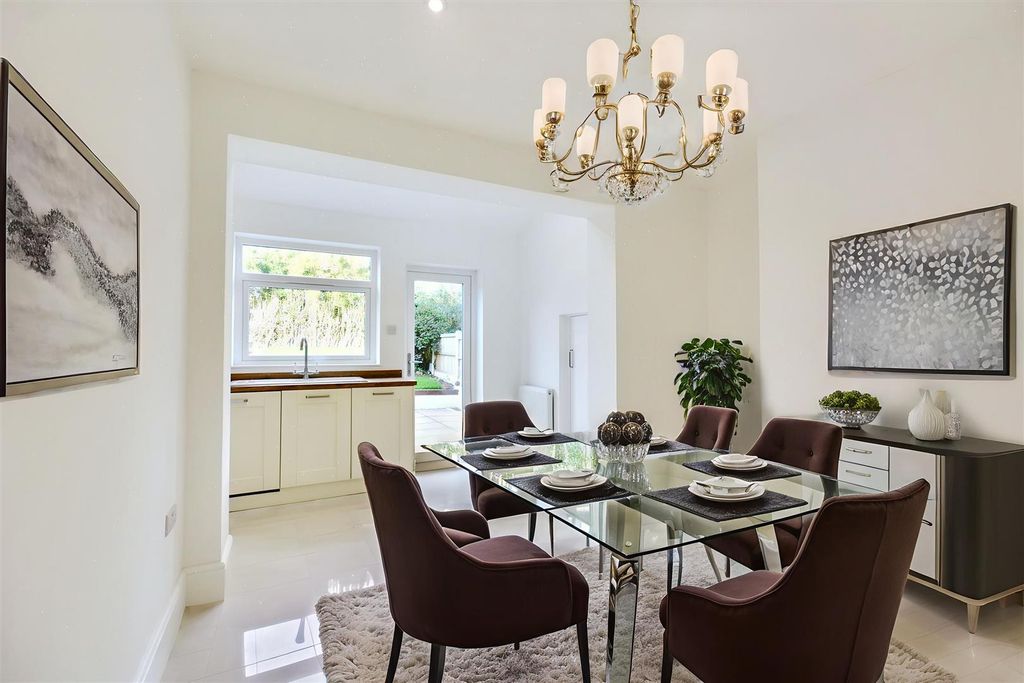 Property photo 3 of 28 Ai Dining Room.Jpeg