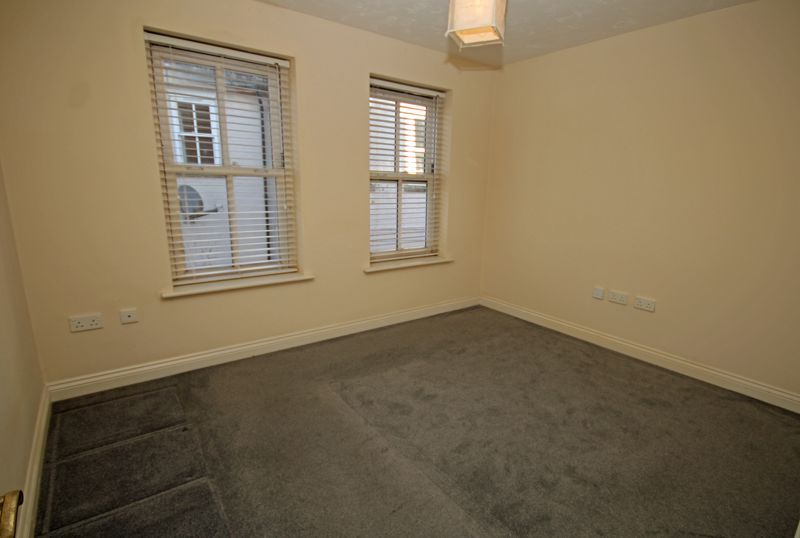 Property photo 3 of 5 Bedroom