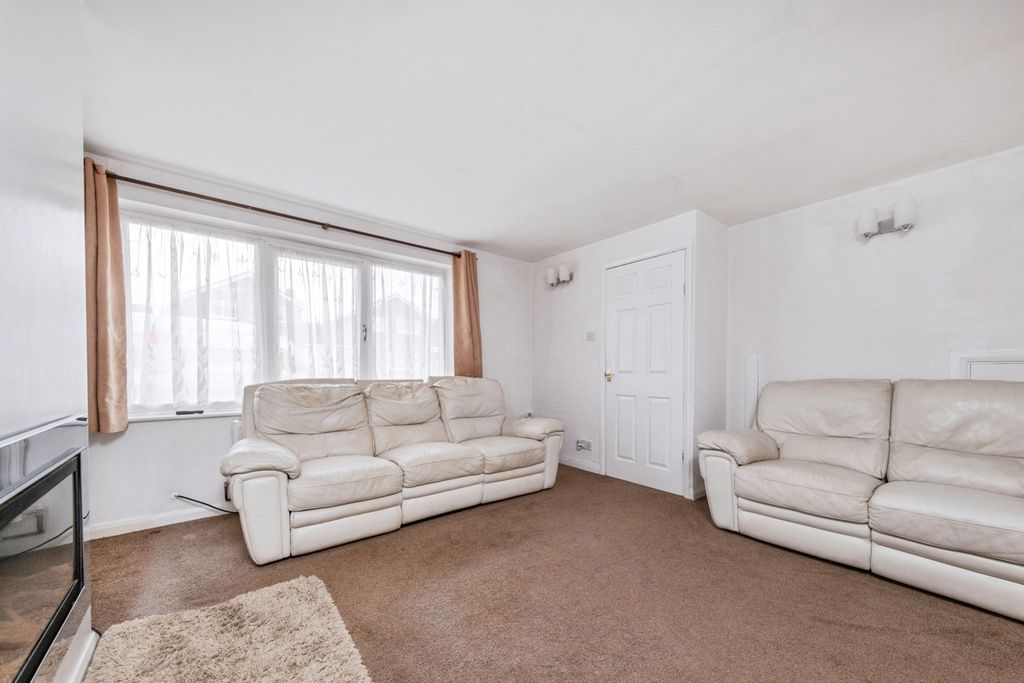 Property photo 2 of 17 Photo