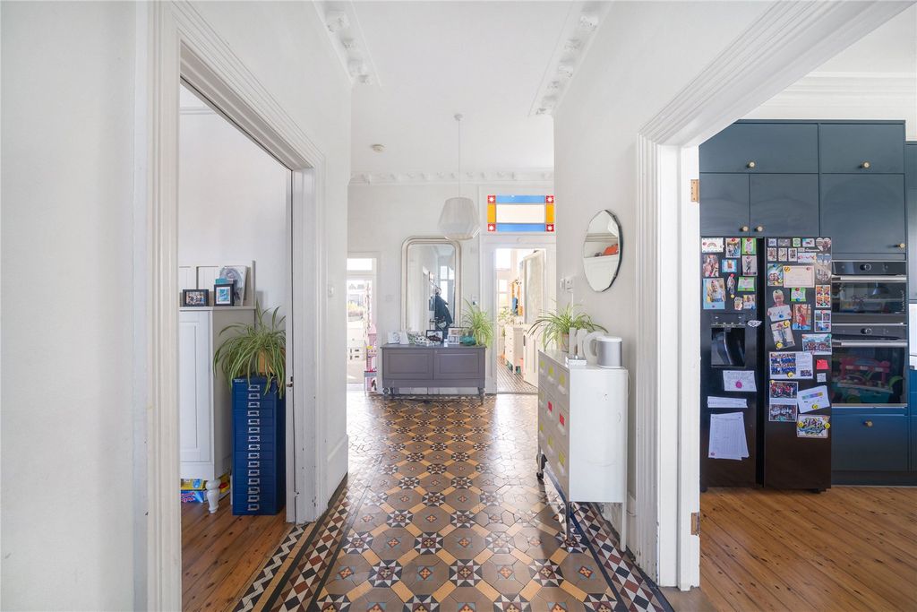 Property photo 2 of 15 Picture No. 24