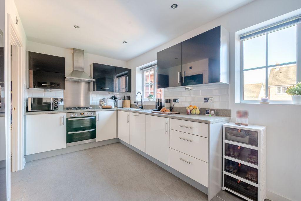 Property photo 3 of 16 Kitchen 1