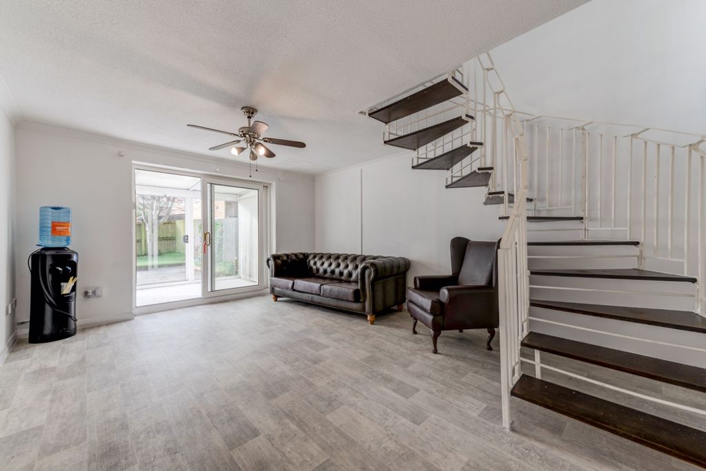 Property photo 2 of 25 4731977