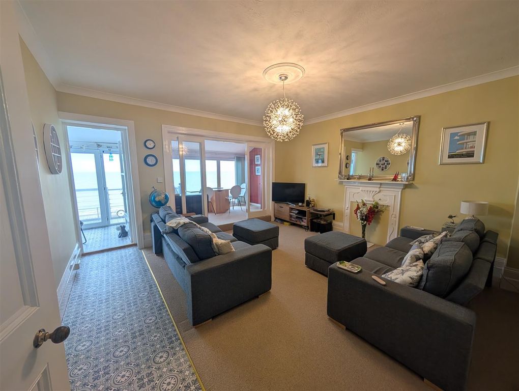 Property photo 3 of 22 Lounge 2.Jpg