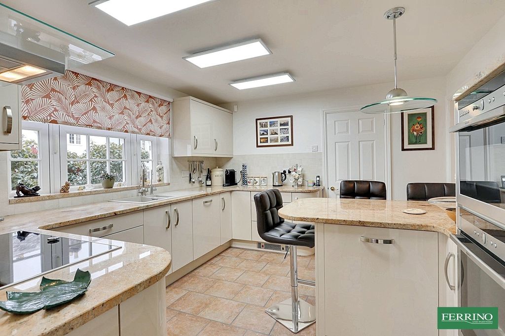 Property photo 3 of 27 Kitchen Breakfast Room