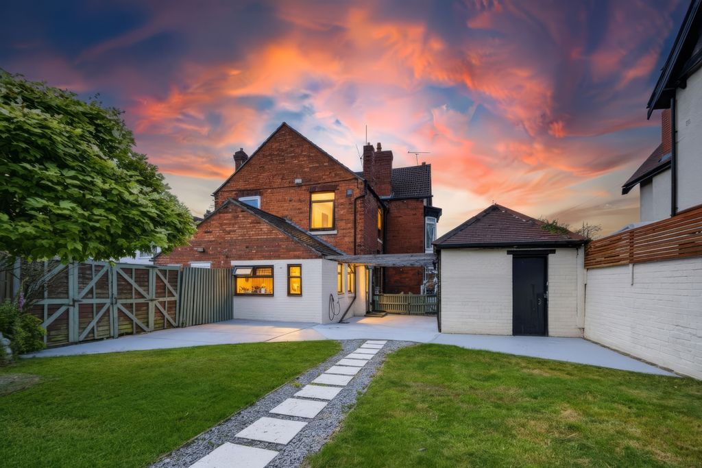 Property photo 2 of 47 Twilight 02