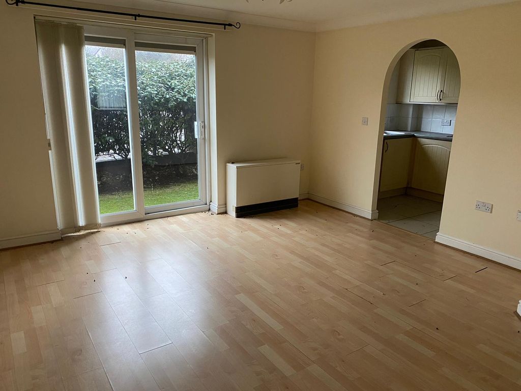Property photo 2 of 6 Living Room