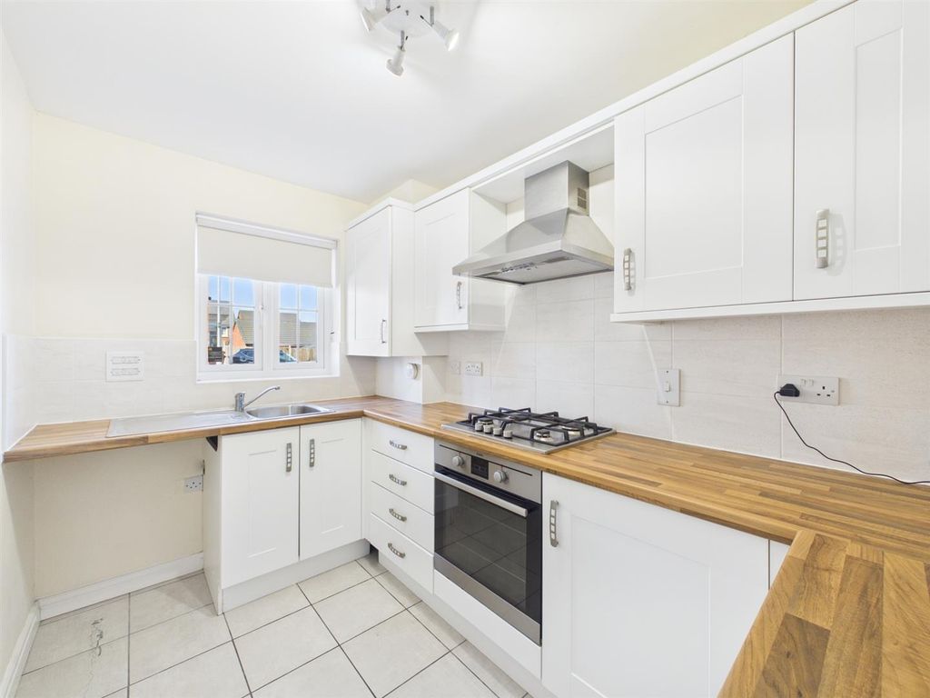 Property photo 3 of 12 Kitchen