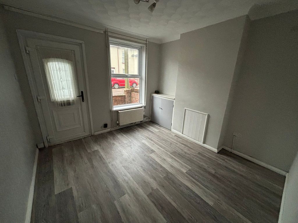 Property photo 2 of 9 Gallery