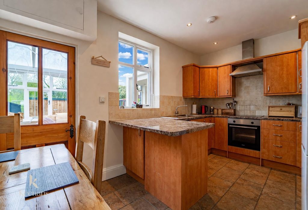 Property photo 2 of 27