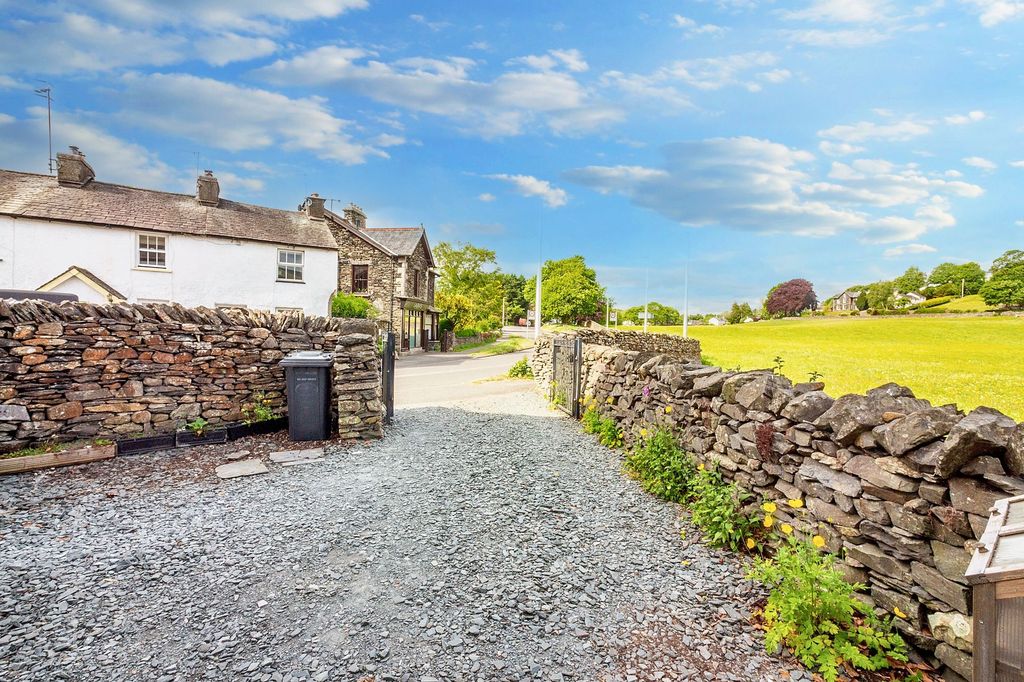 Property photo 2 of 12 Off Road Parking