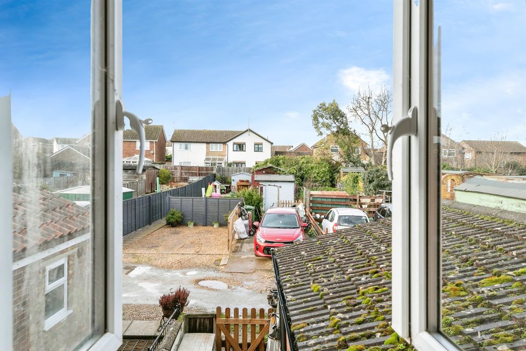 Property photo 3 of 20