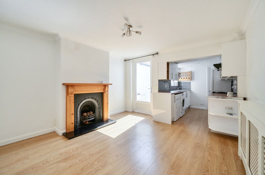 Property photo 2 of 17 1449839-12-69Ef73...