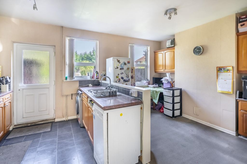 Property photo 3 of 13 Kitchen