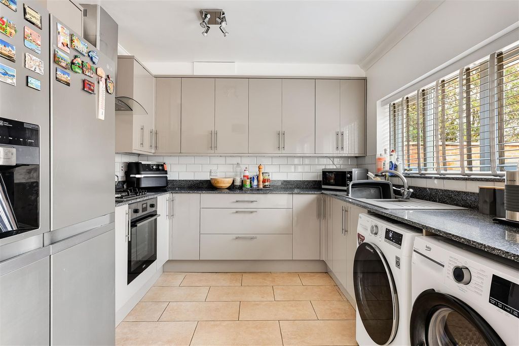 Property photo 2 of 14 Img_8535.Jpg