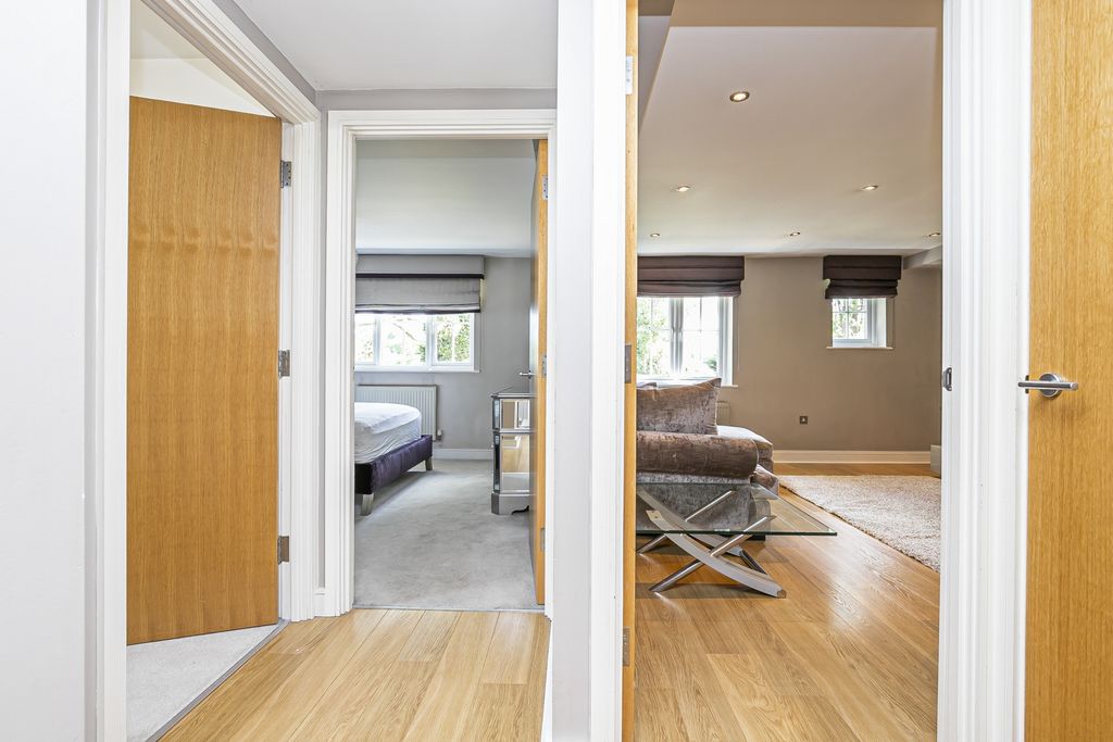 Additional image 7 of 2 bed flat for saleStation Road, Epping CM16