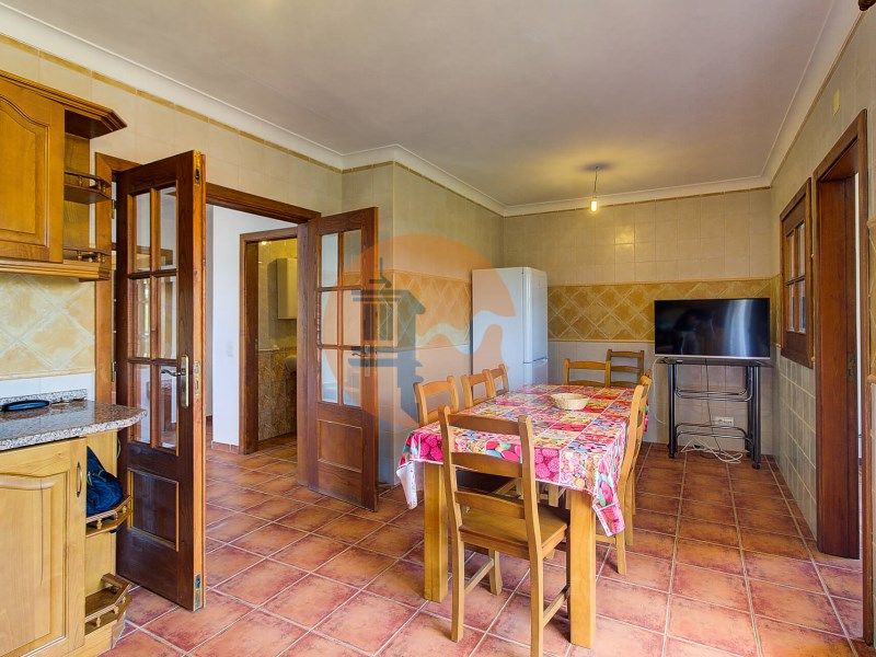 Property photo 2 of 27