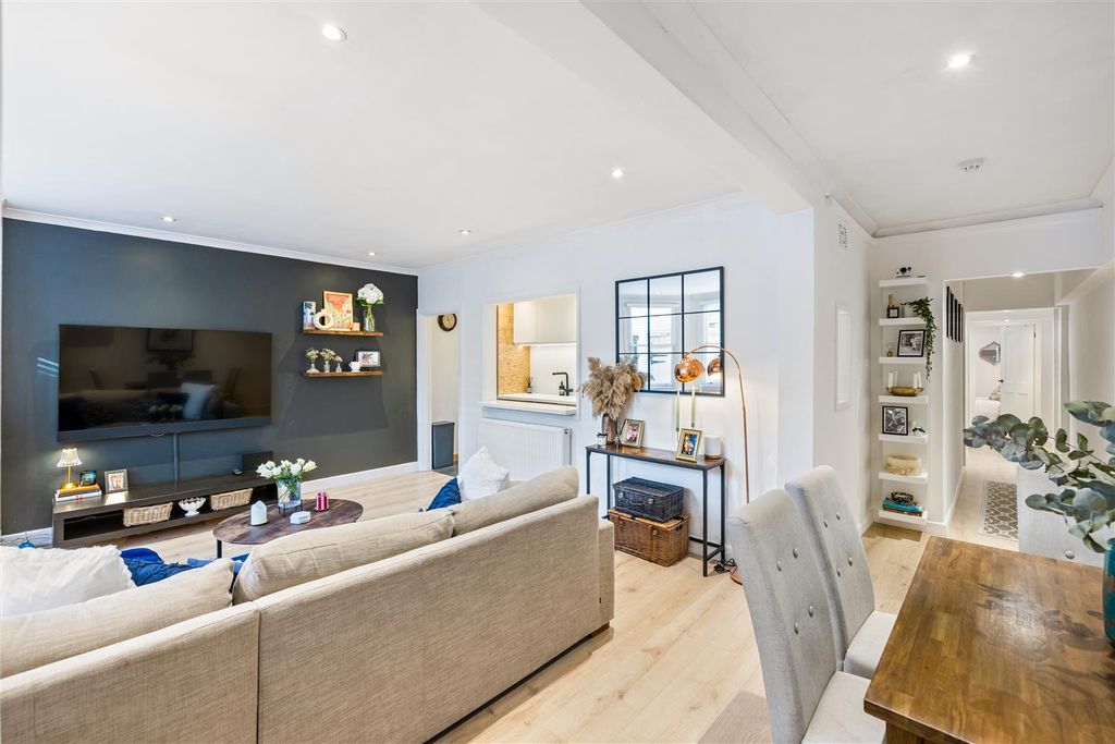 Property photo 3 of 15 Reception