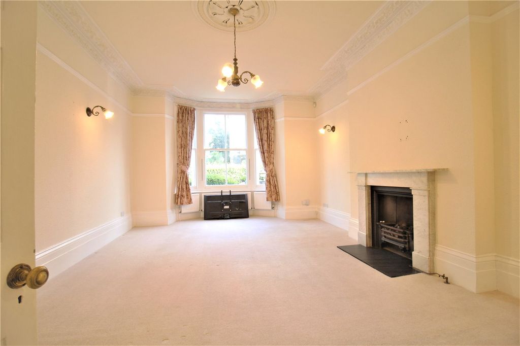 Property photo 2 of 14 Picture No. 12