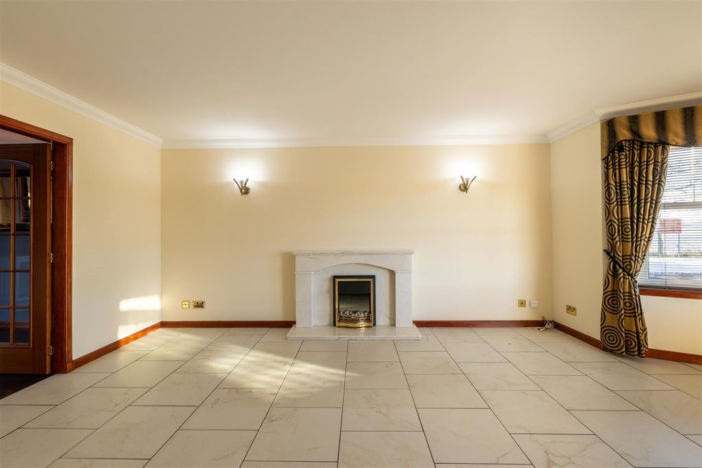 Property photo 3 of 33 S003.Jpg