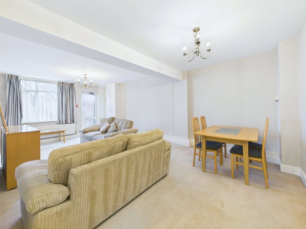 Property photo 3 of 7 Picture No. 18