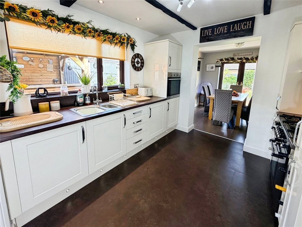 Property photo 2 of 33 Kitchen