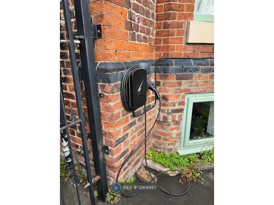 Property photo 2 of 27