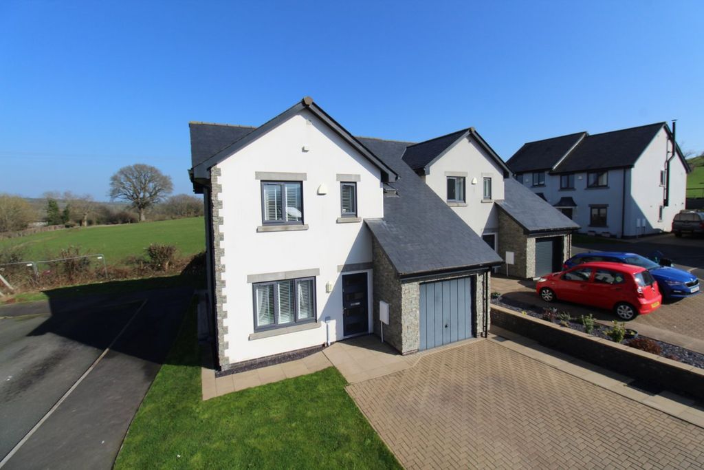 Property photo 1 of 18