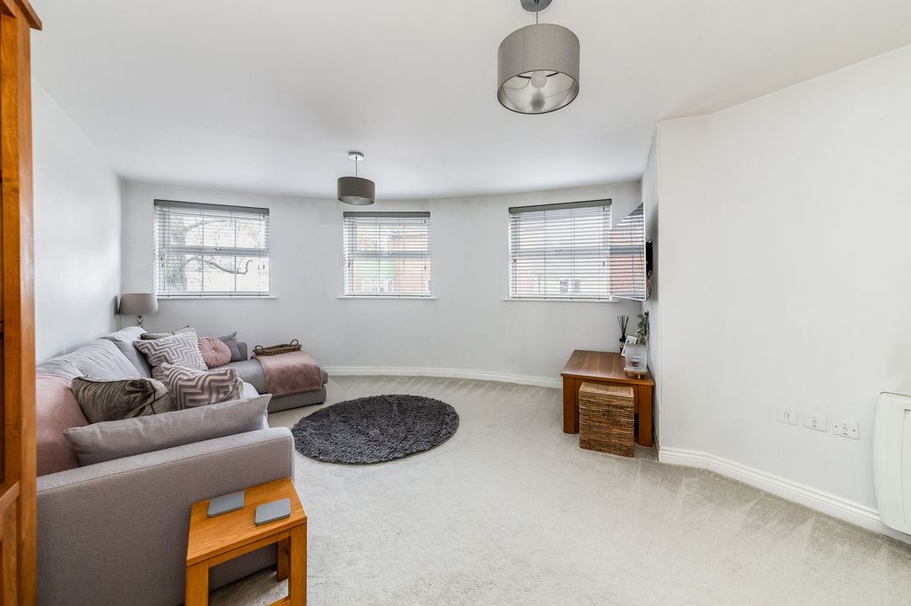 2 bed flat for saleThames View, Abingdon OX14 photo 5