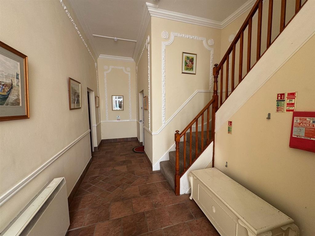 Property photo 2 of 14 Communal Hallway