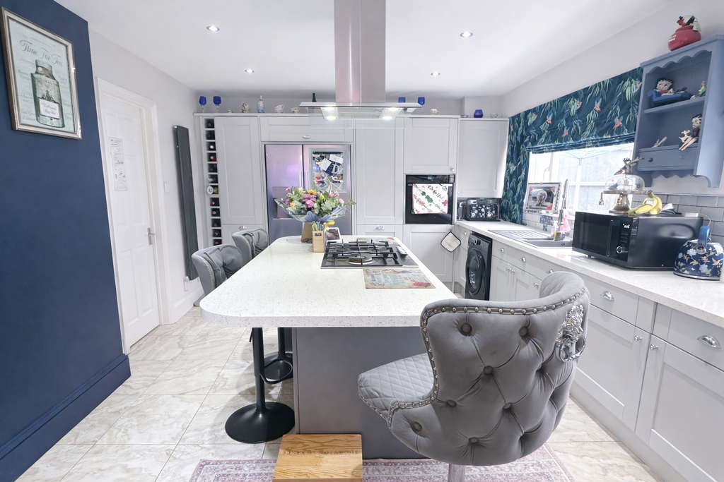 Property photo 2 of 18 Kitchen