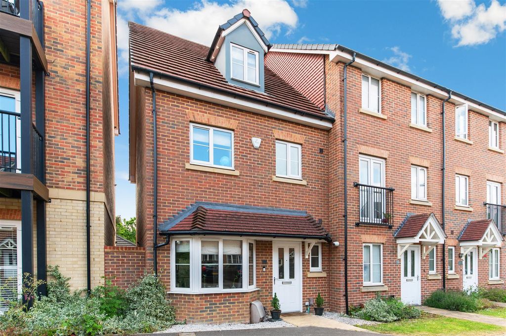 Property photo 1 of 18 Winter Close-50.Jpg